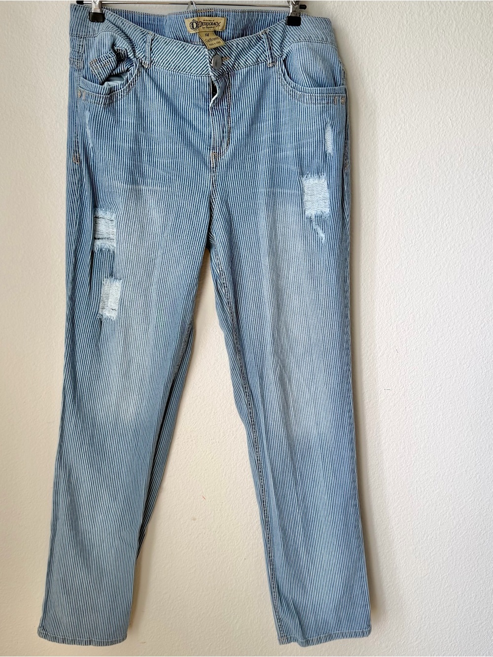 Democracy Distressed Blue White Pinstripe Denim Jeans Size 14 - Picture 2 of 12